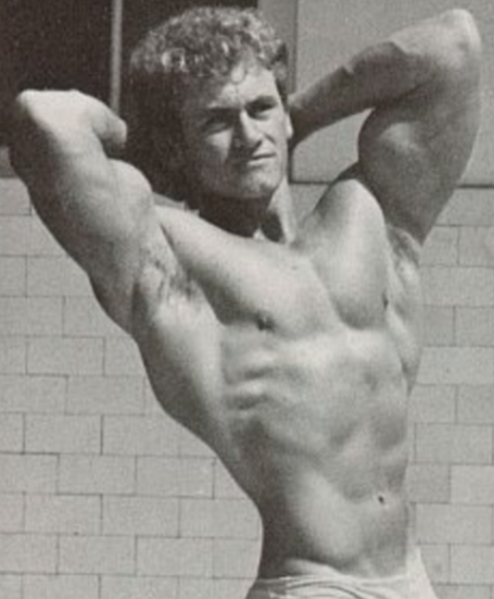 Robert Nailon Twisting V-Taper Bodybuilding Pose