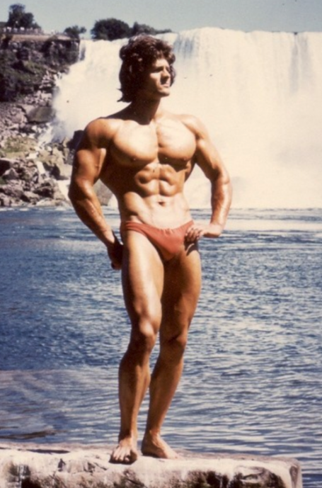 Standing Bodybuilding Pose Wilfried Dubbels